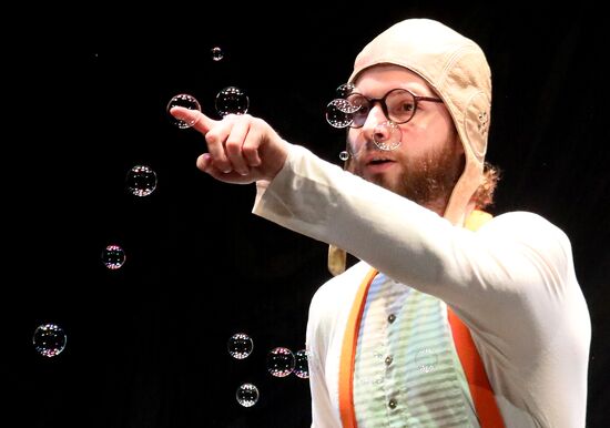 Russia Soap Bubble Show