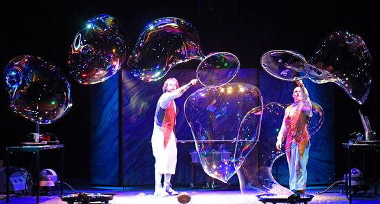 Russia Soap Bubble Show