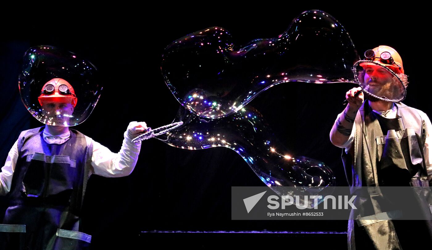 Russia Soap Bubble Show