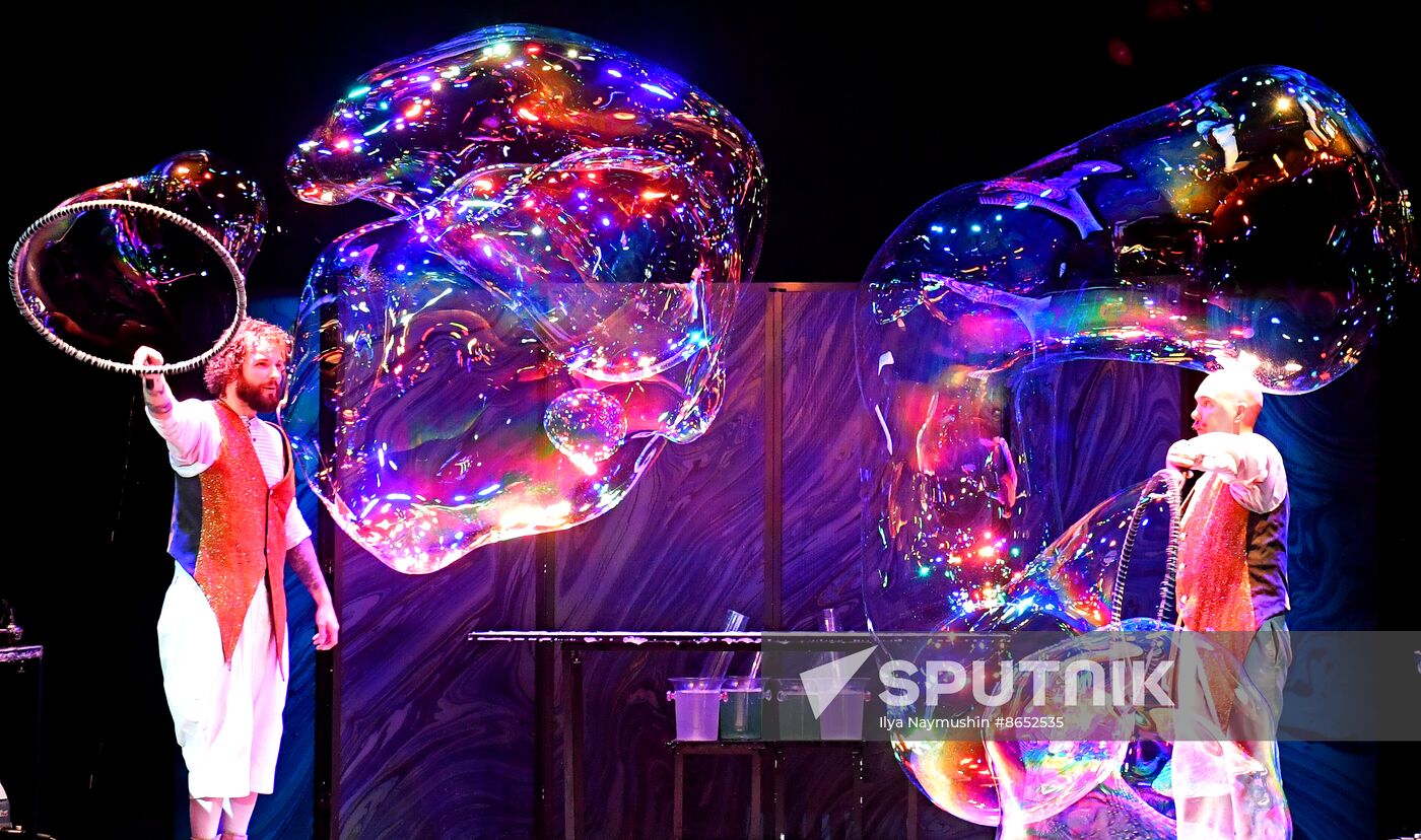 Russia Soap Bubble Show