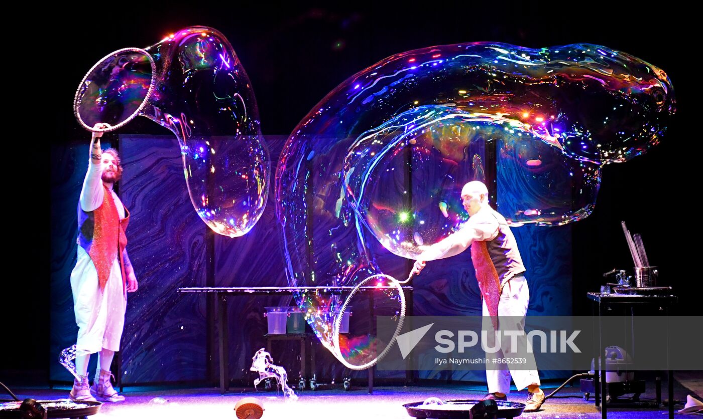 Russia Soap Bubble Show