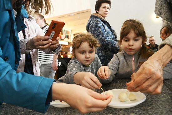 Russia International Exhibition and Forum. Presentation of the Pollock Festival, Oh, Mega-Taste! Pavilion K House of Russian Cuisine. Location: Russia, Moscow. Author: Kirill Kallinikov/Sputnik. RUSSIA EXPO. Pollock Festival, Oh, Mega-Taste!
