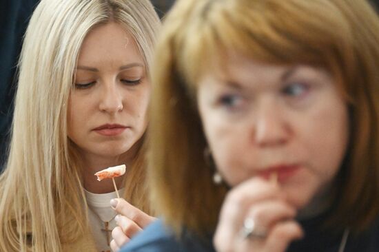 RUSSIA EXPO. Pollock Festival, Oh, Mega-Taste!