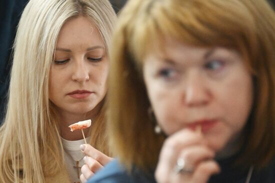 Russia International Exhibition and Forum. Presentation of the Pollock Festival, Oh, Mega-Taste! Pavilion K House of Russian Cuisine. Location: Russia, Moscow. Author: Kirill Kallinikov/Sputnik. RUSSIA EXPO. Pollock Festival, Oh, Mega-Taste!