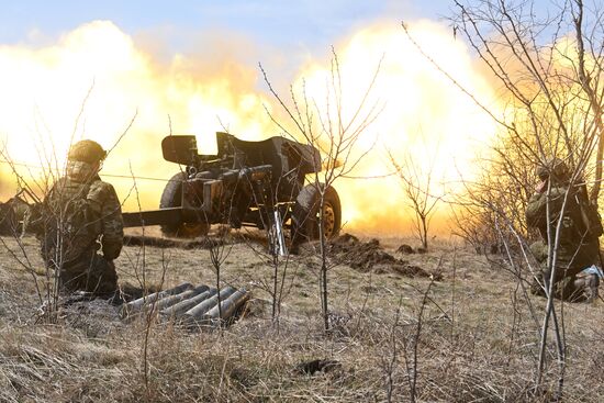 Russia Ukraine Military Operation Artillery Units Training