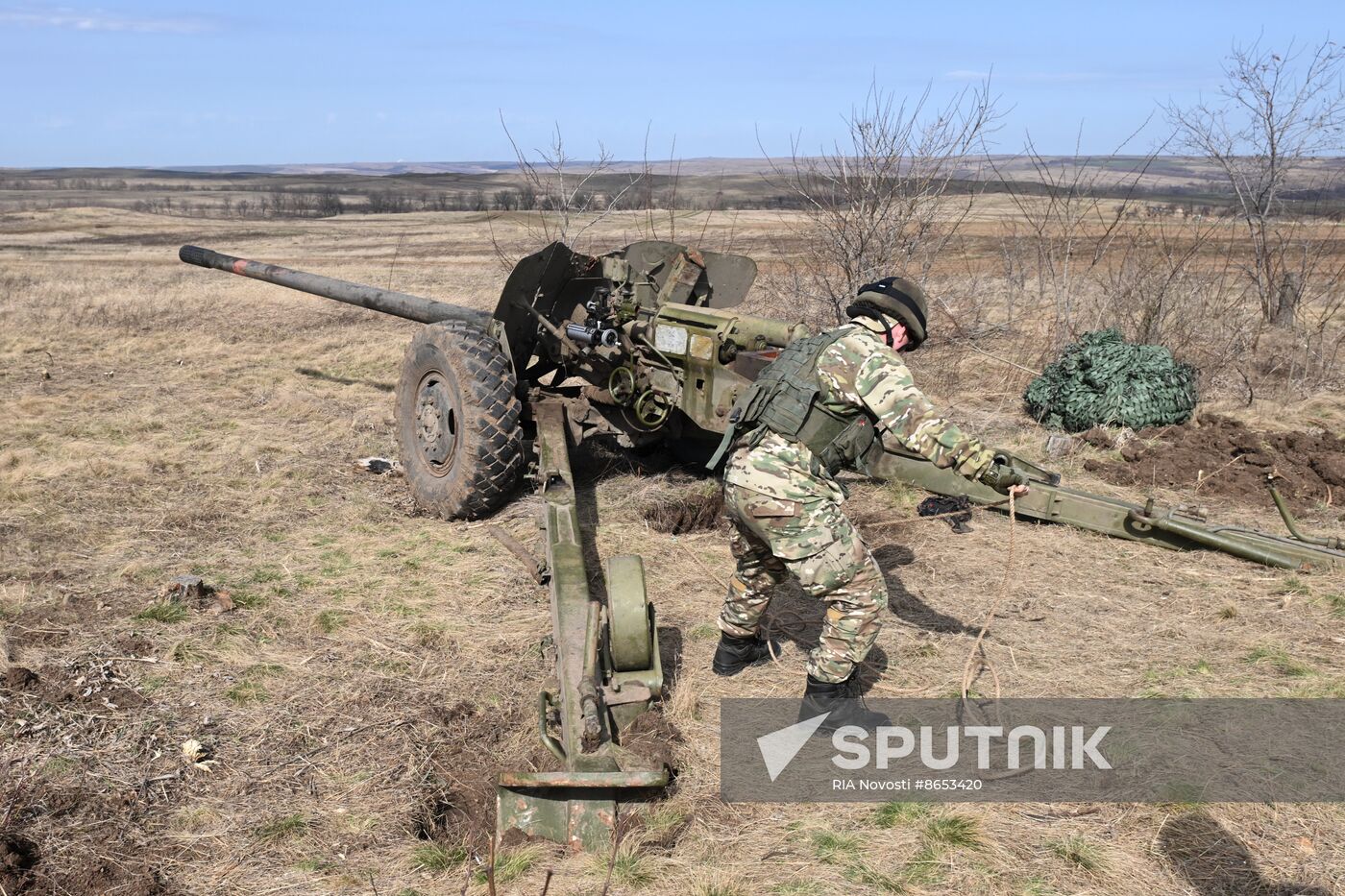 Russia Ukraine Military Operation Artillery Units Training