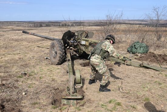 Russia Ukraine Military Operation Artillery Units Training