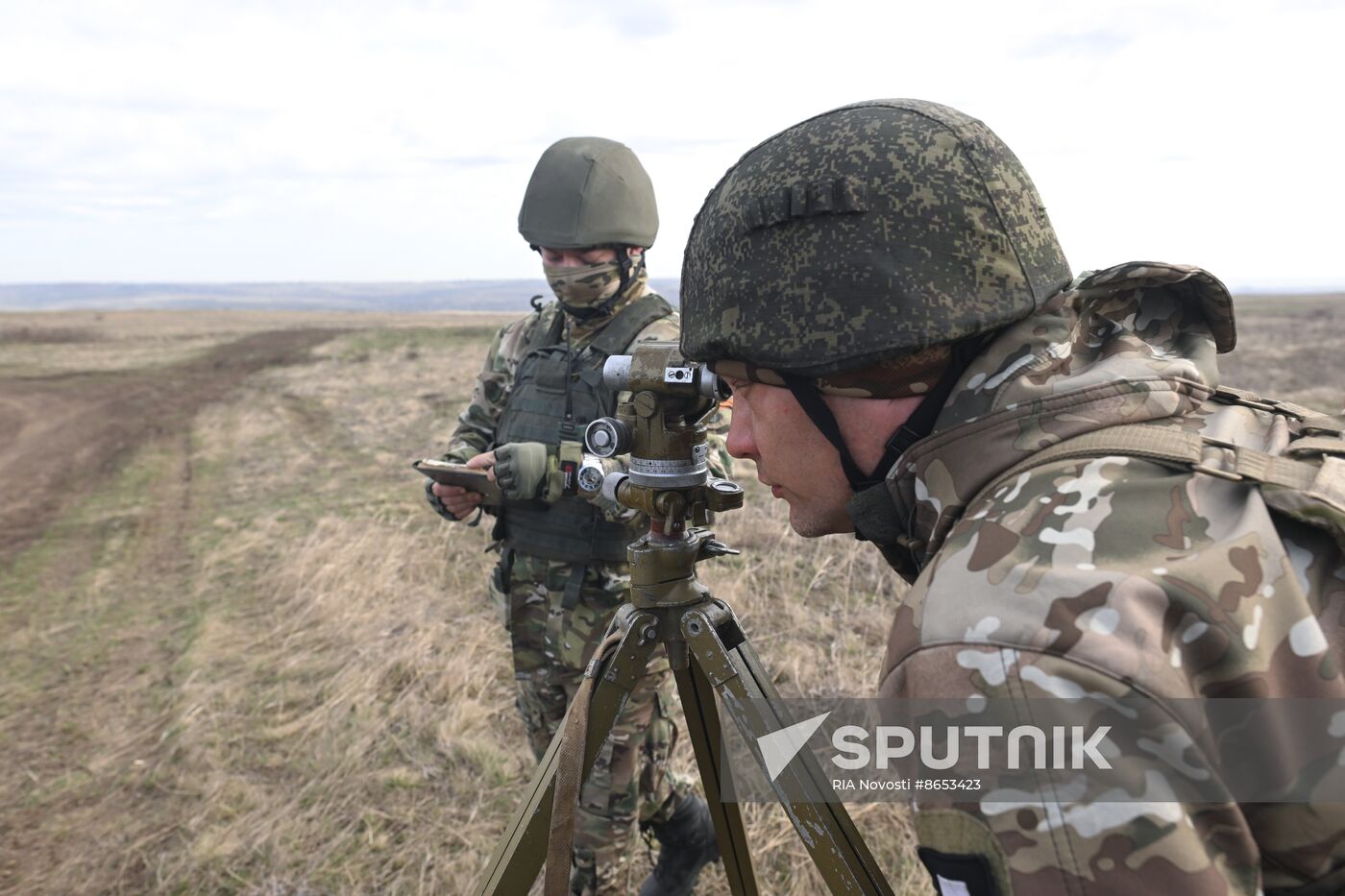 Russia Ukraine Military Operation Artillery Units Training