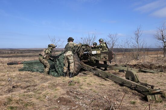 Russia Ukraine Military Operation Artillery Units Training