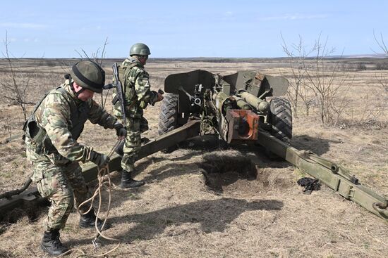 Russia Ukraine Military Operation Artillery Units Training