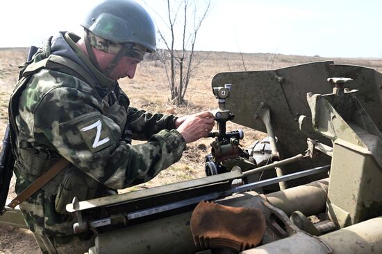 Russia Ukraine Military Operation Artillery Units Training