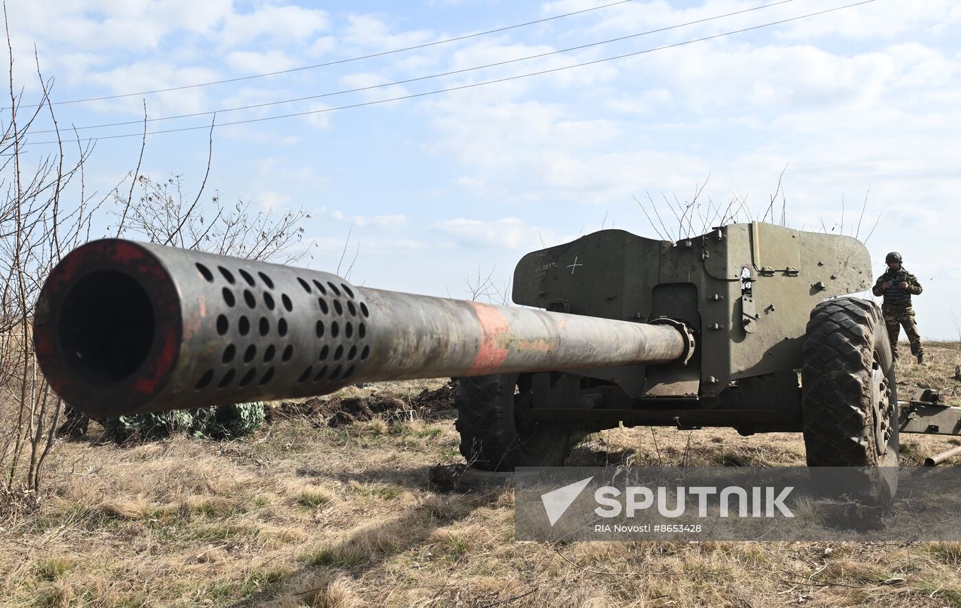 Russia Ukraine Military Operation Artillery Units Training