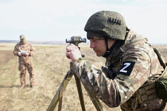 Russia Ukraine Military Operation Artillery Units Training