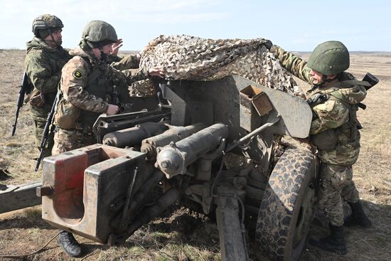 Russia Ukraine Military Operation Artillery Units Training