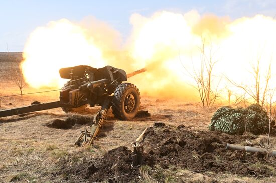 Russia Ukraine Military Operation Artillery Units Training