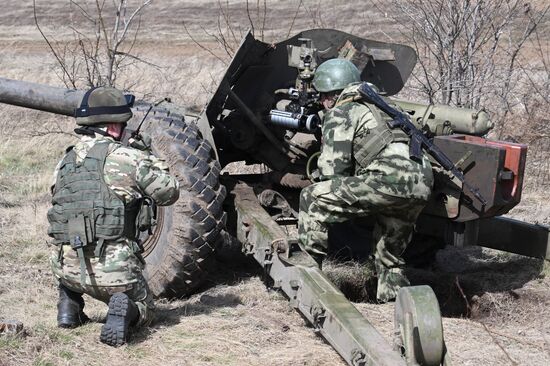 Russia Ukraine Military Operation Artillery Units Training