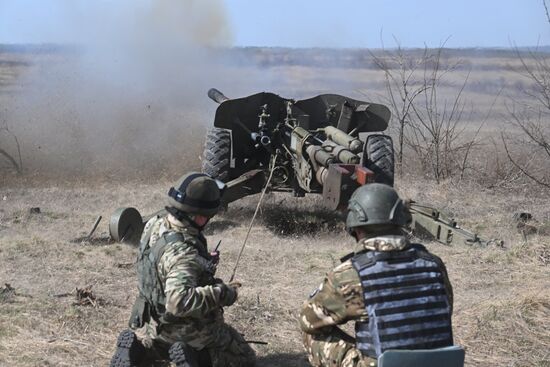 Russia Ukraine Military Operation Artillery Units Training