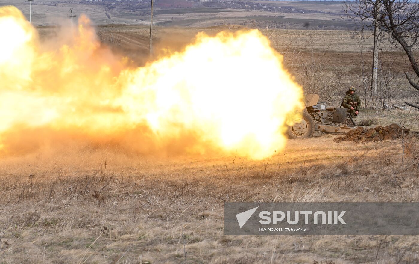 Russia Ukraine Military Operation Artillery Units Training