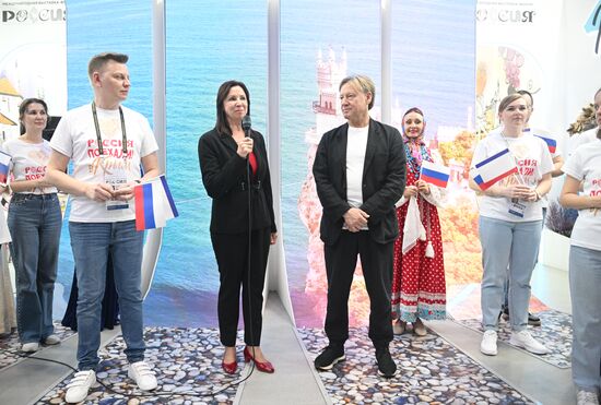 RUSSIA EXPO. Meet-and-greet with actor Dmitry Kharatyan