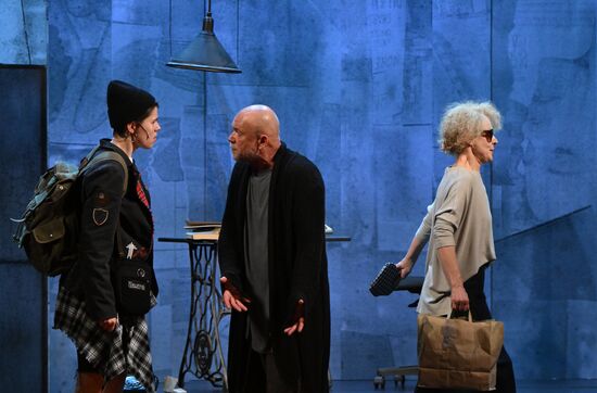 Russia Theatre I Ought to Be in Pictures