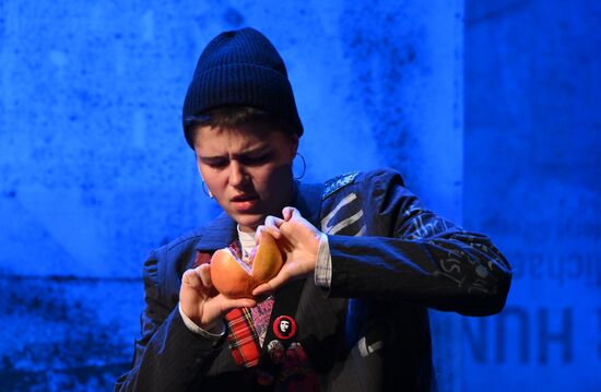 Russia Theatre I Ought to Be in Pictures