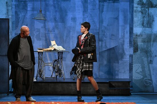 Russia Theatre I Ought to Be in Pictures