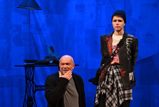 Russia Theatre I Ought to Be in Pictures