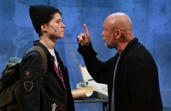 Russia Theatre I Ought to Be in Pictures