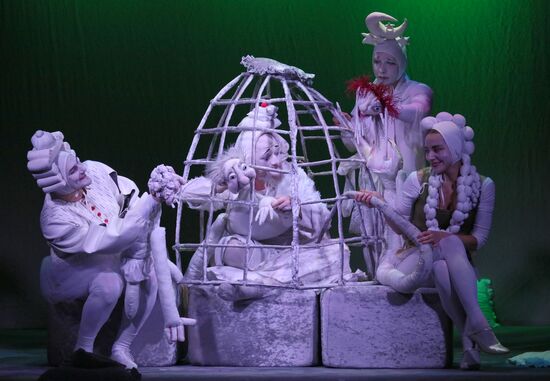 Russia Puppet Theatre Imaginary Invalid