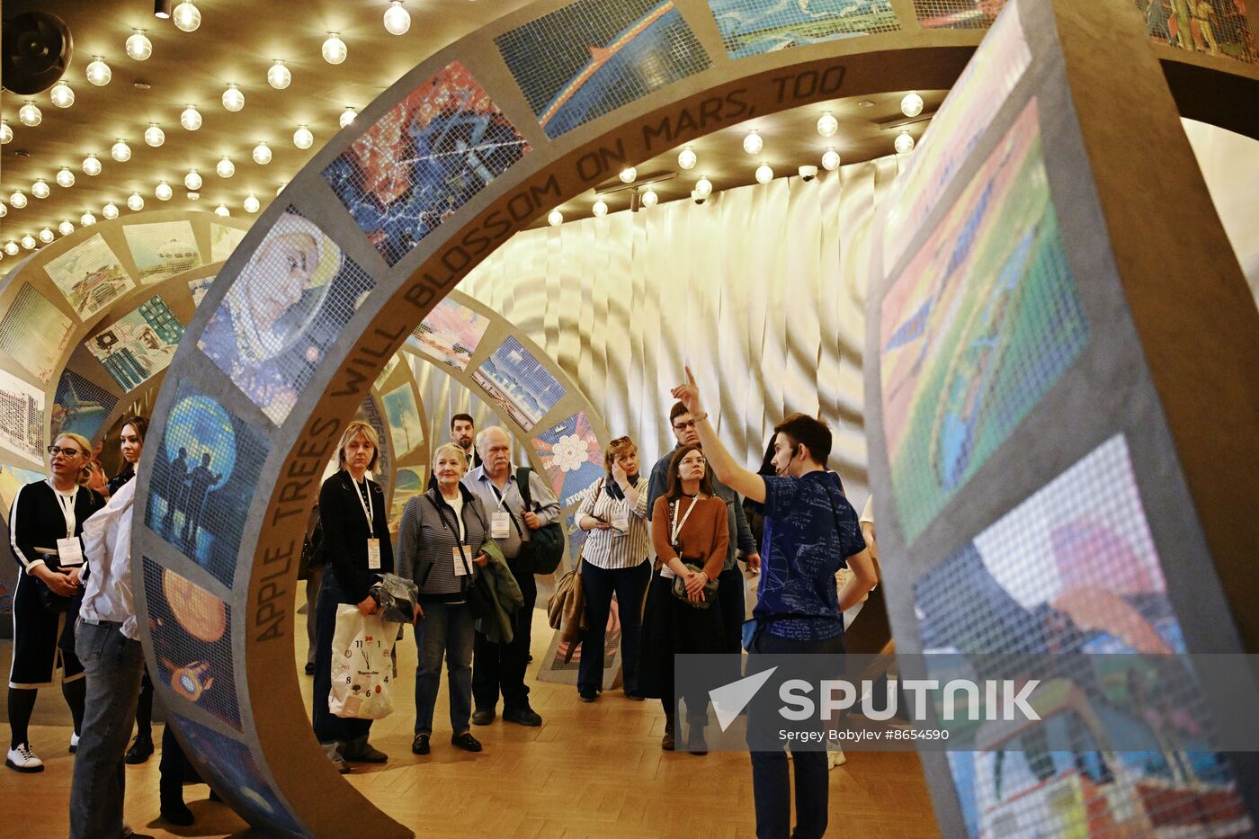 RUSSIA EXPO. Guided tours for Corporate Museum: Priority of the Future forum participants