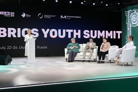 RUSSIA EXPO. Presenting BRICS Youth Summit