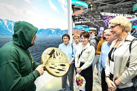 RUSSIA EXPO. Guided tours for Corporate Museum: Priority of the Future forum participants