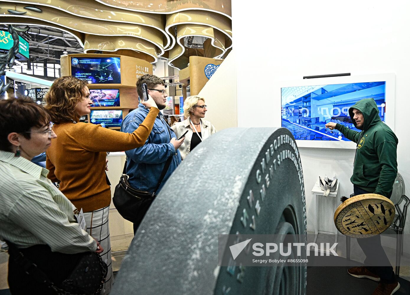 RUSSIA EXPO. Guided tours for Corporate Museum: Priority of the Future forum participants