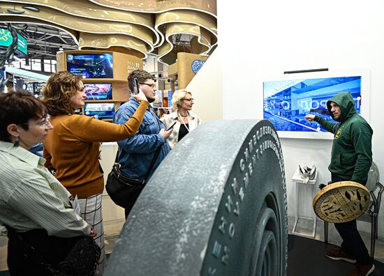 RUSSIA EXPO. Guided tours for Corporate Museum: Priority of the Future forum participants