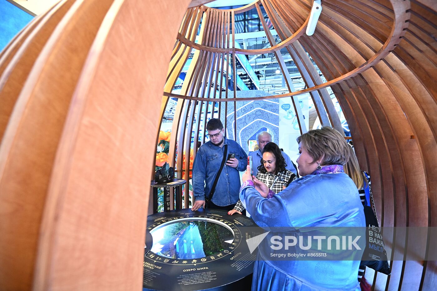 RUSSIA EXPO. Guided tours for Corporate Museum: Priority of the Future forum participants