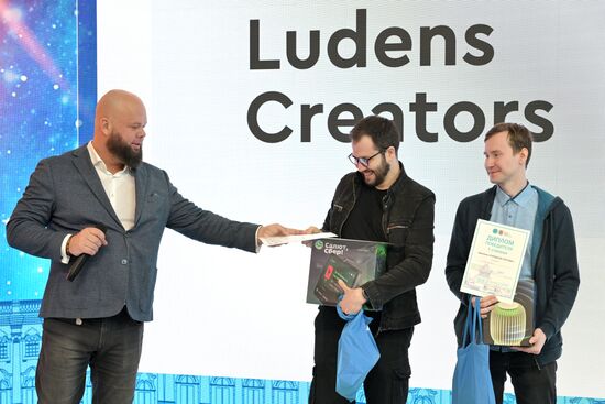 RUSSIA EXPO. Award ceremony for winners of Urban Legends hackathon