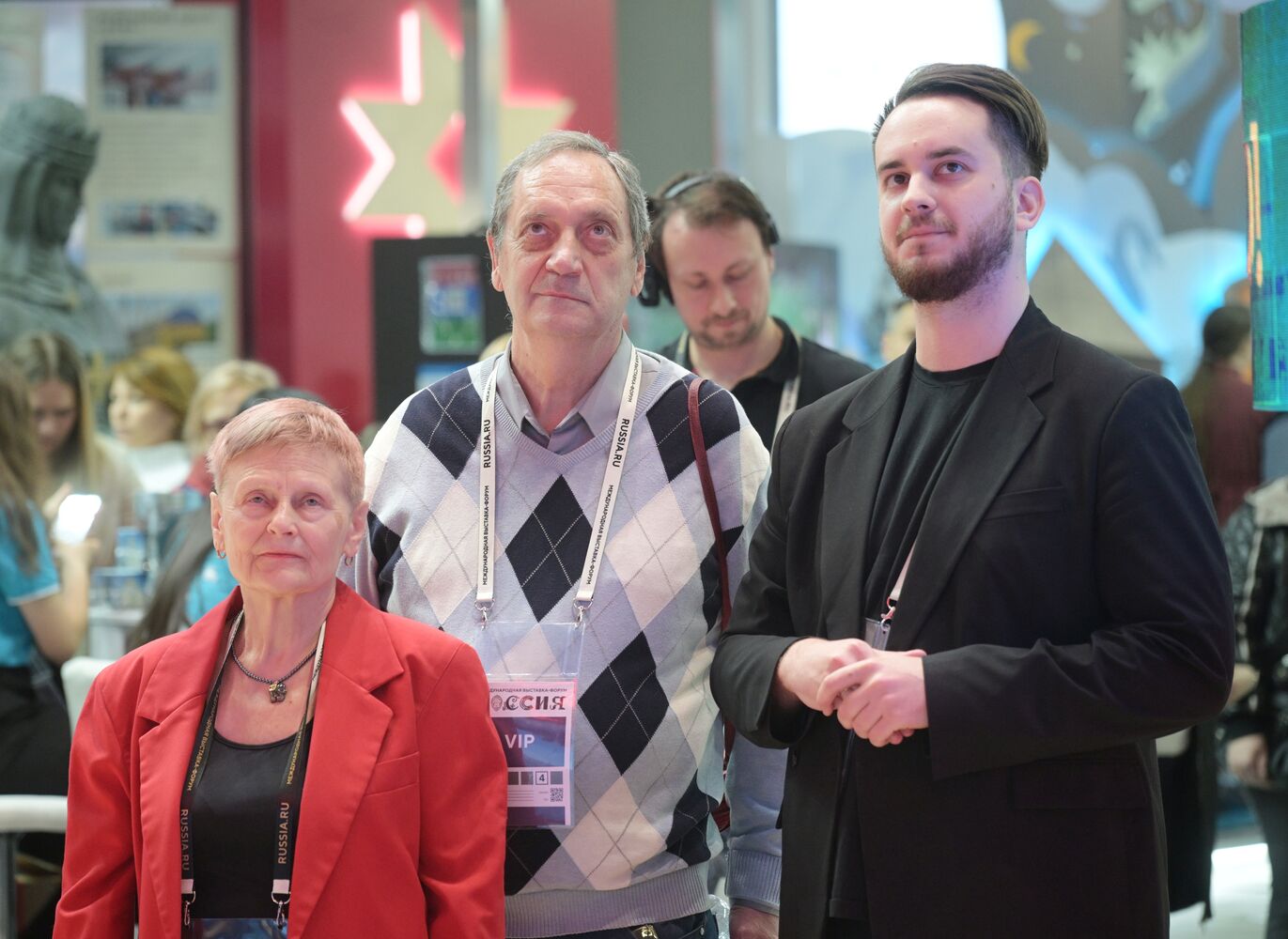 RUSSIA EXPO. Honoring married couple at St. Petersburg stand