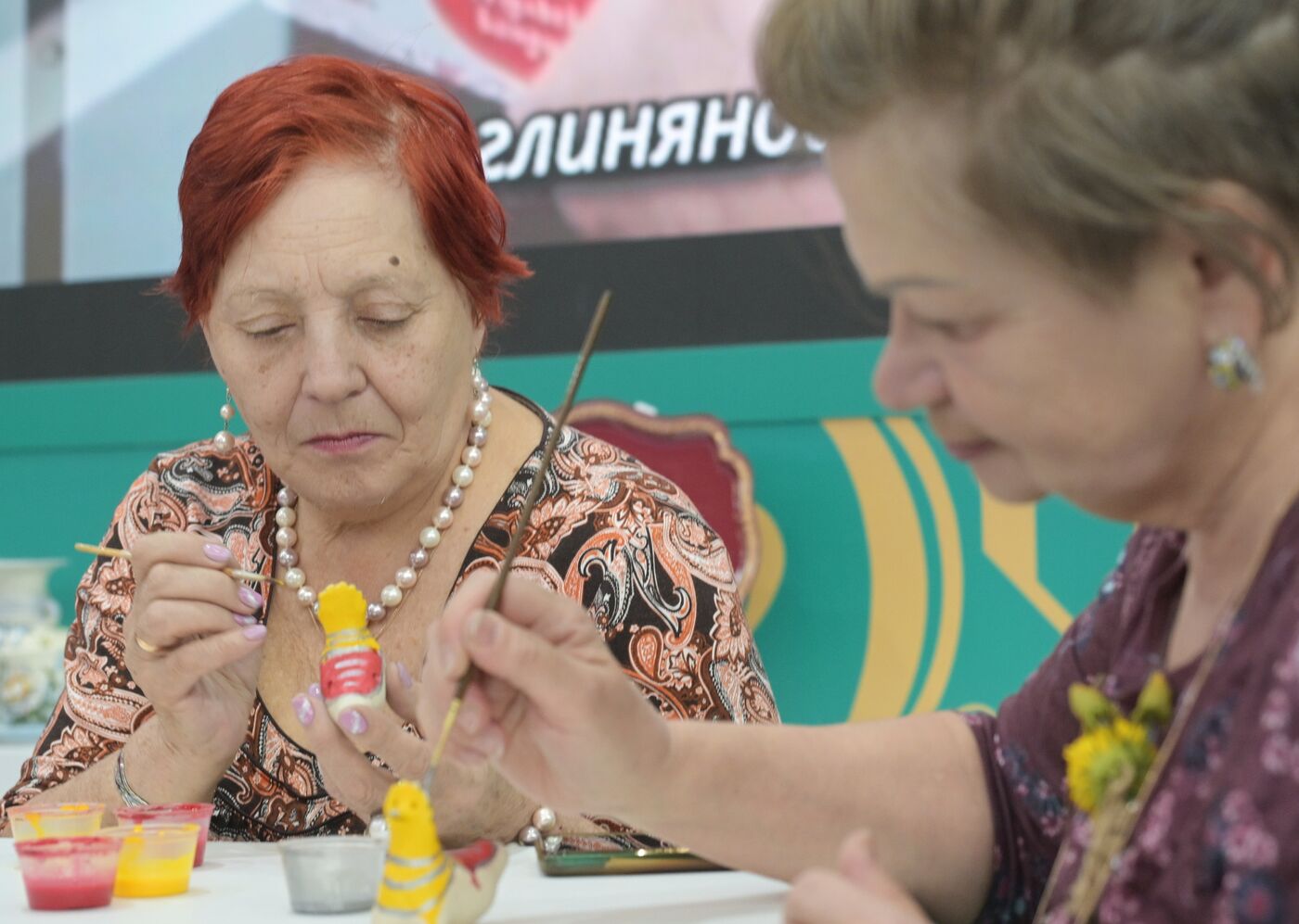 RUSSIA EXPO. Workshops on painting Romanov and Kovrov toys