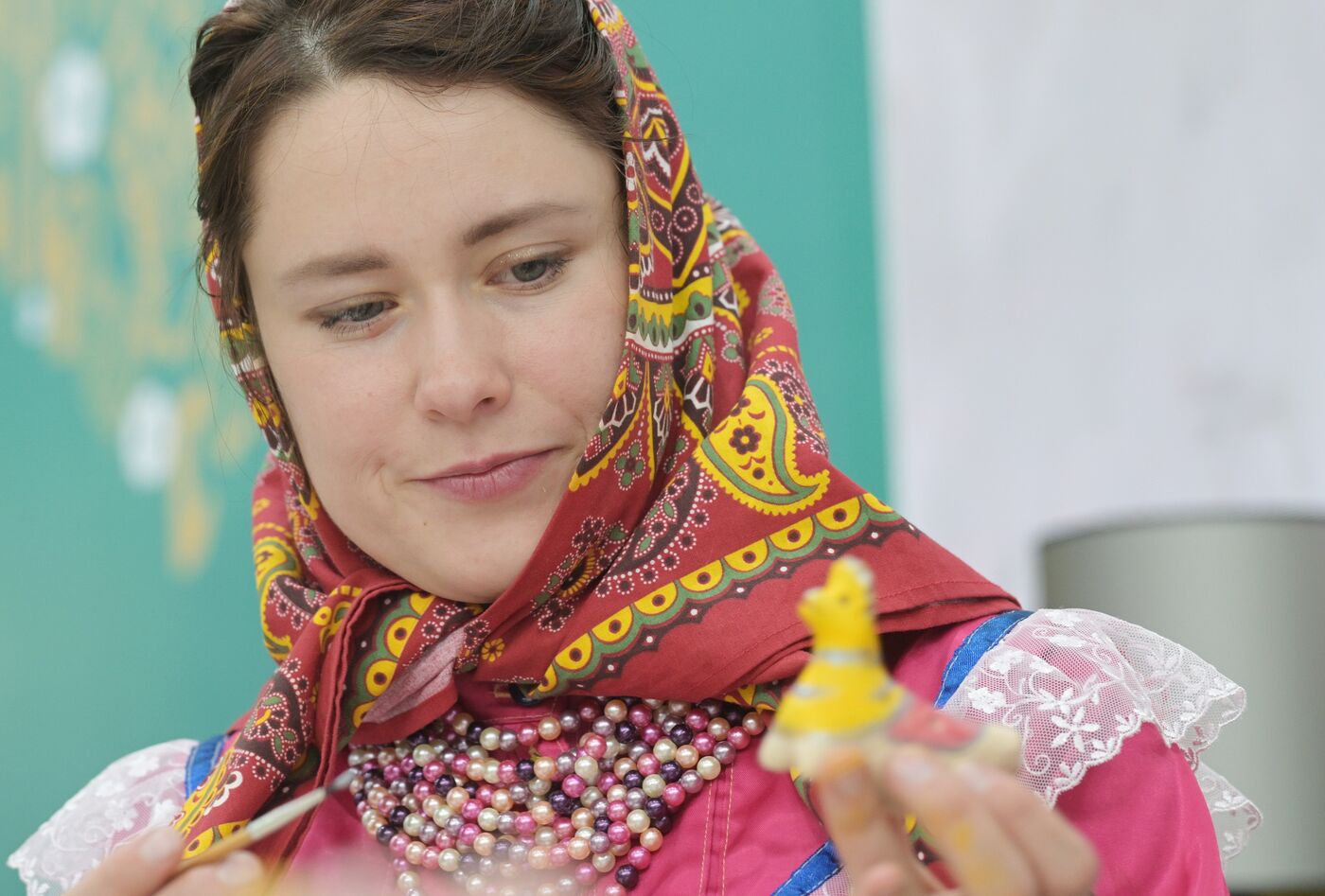 RUSSIA EXPO. Workshops on painting Romanov and Kovrov toys