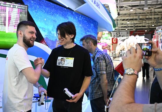 RUSSIA EXPO. Meet-and-greet with cybersport world champion Robert Fakhretdinov