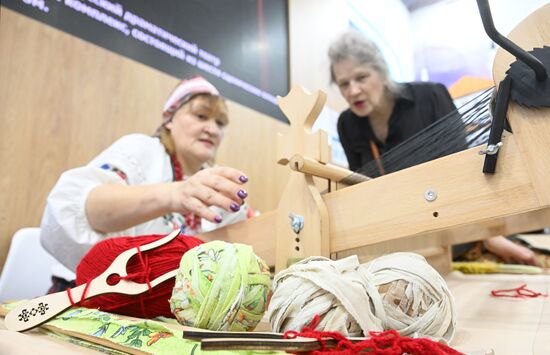 Russia EXPO. Operating Weaving Machine workshop