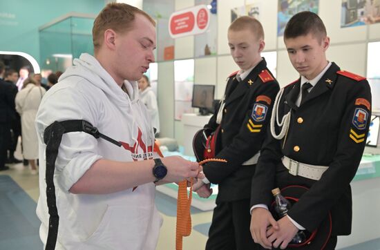 RUSSIA EXPO. Tour with Znaniye: Russian Army is a Start into Successful Future