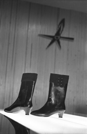 Models of women's shoes from Zarya enterprise