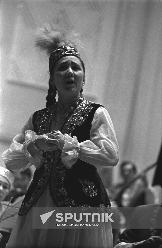 Opera singer Bibigul Tulegenova in concert