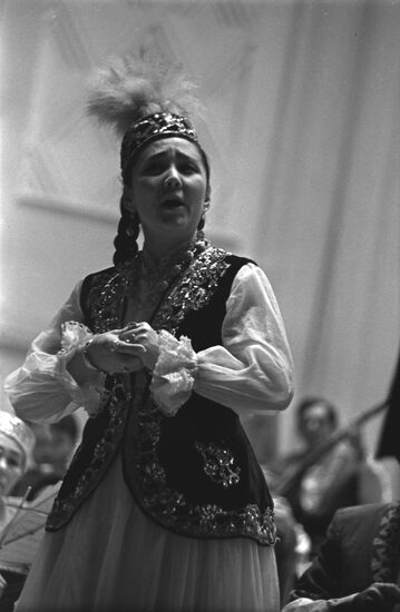 Opera singer Bibigul Tulegenova in concert