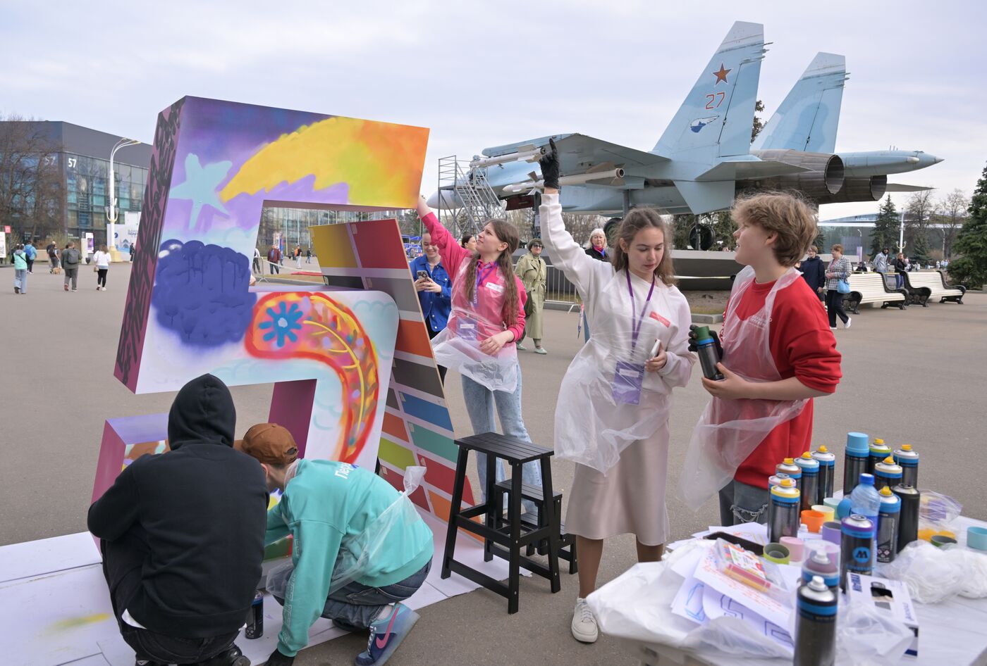 RUSSIA EXPO. Finalists of Big Break with artist Misha Most create emblem of contest's anniversary season