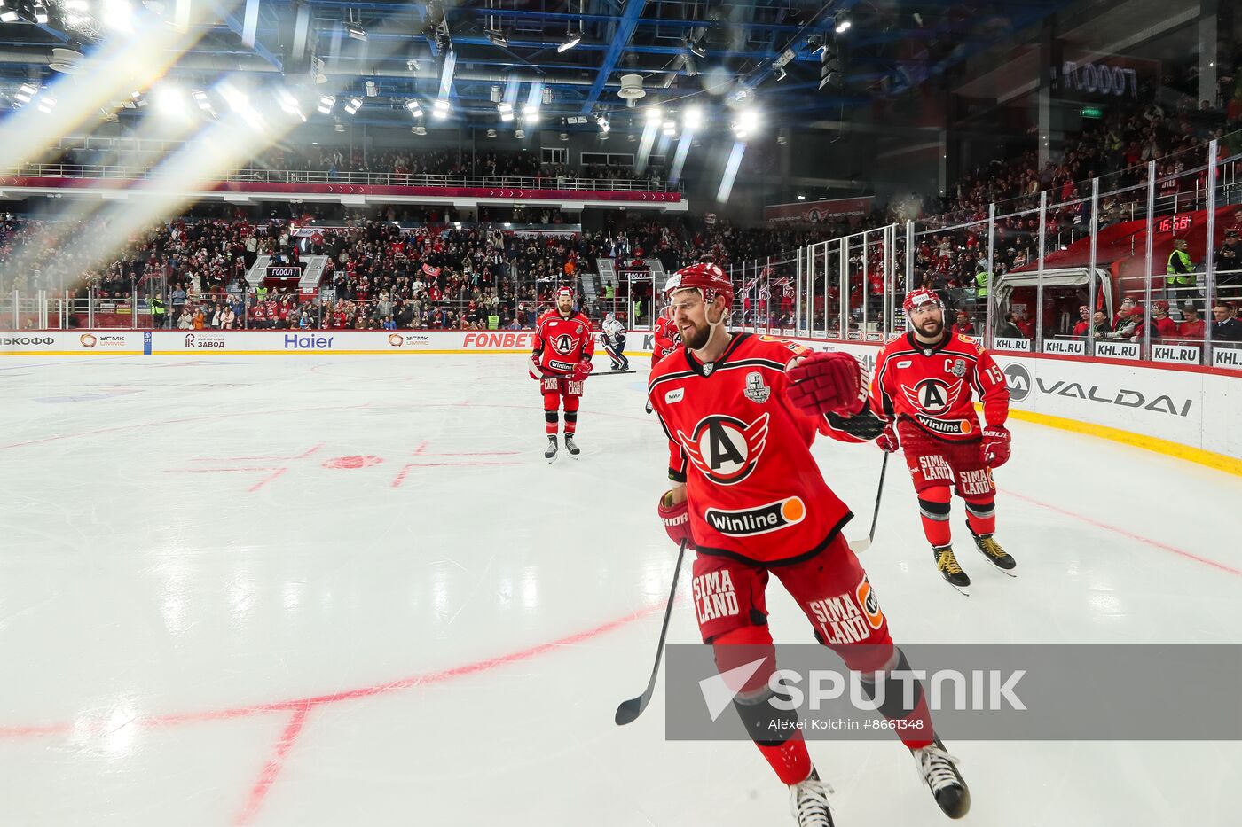 Russia Ice Hockey Kontinental League Avtomobilist - Metallurg