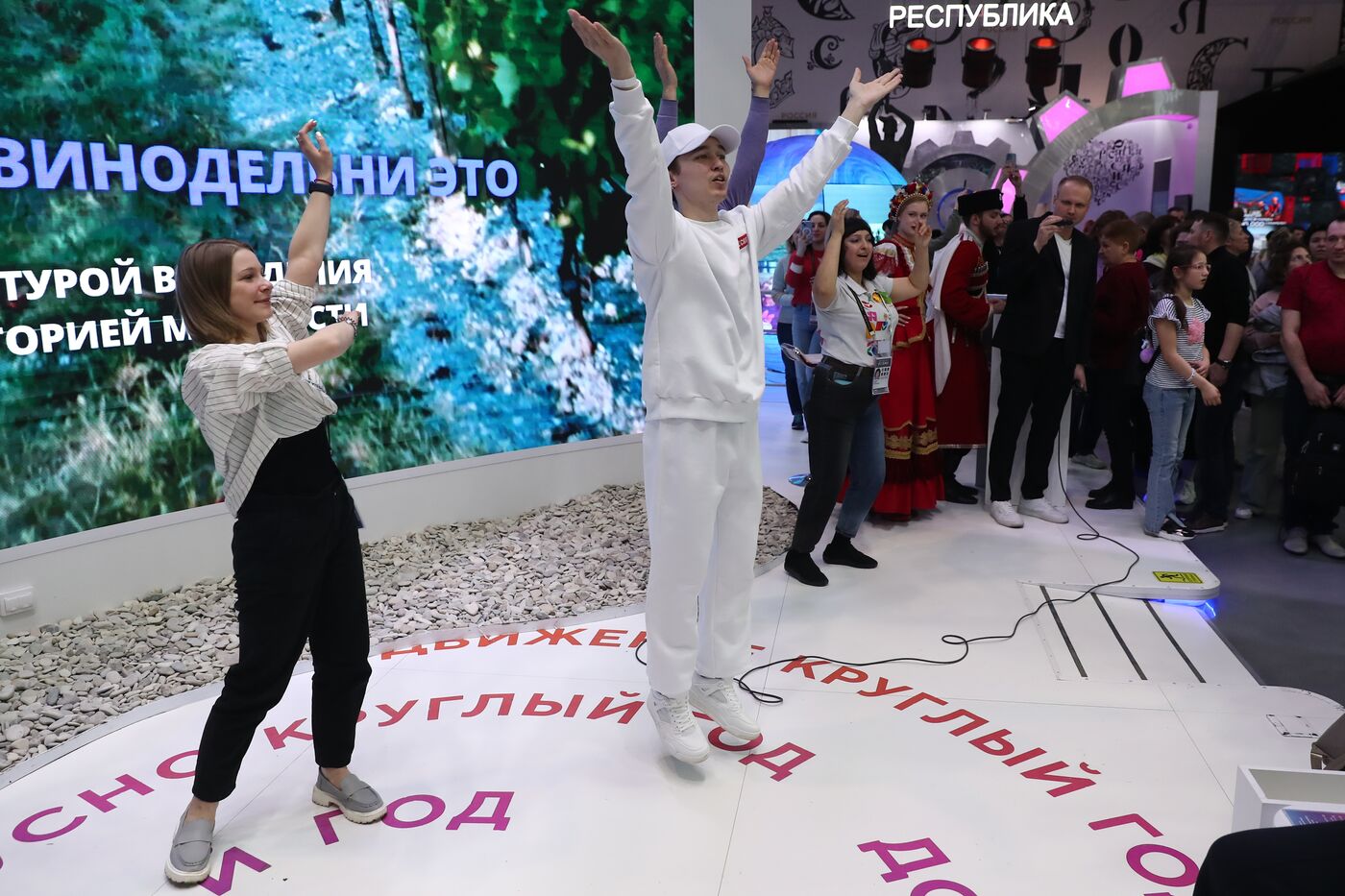 RUSSIA EXPO. The Beautiful Afar dance flashmob