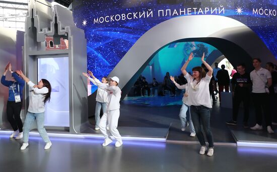 RUSSIA EXPO. The Beautiful Afar dance flashmob