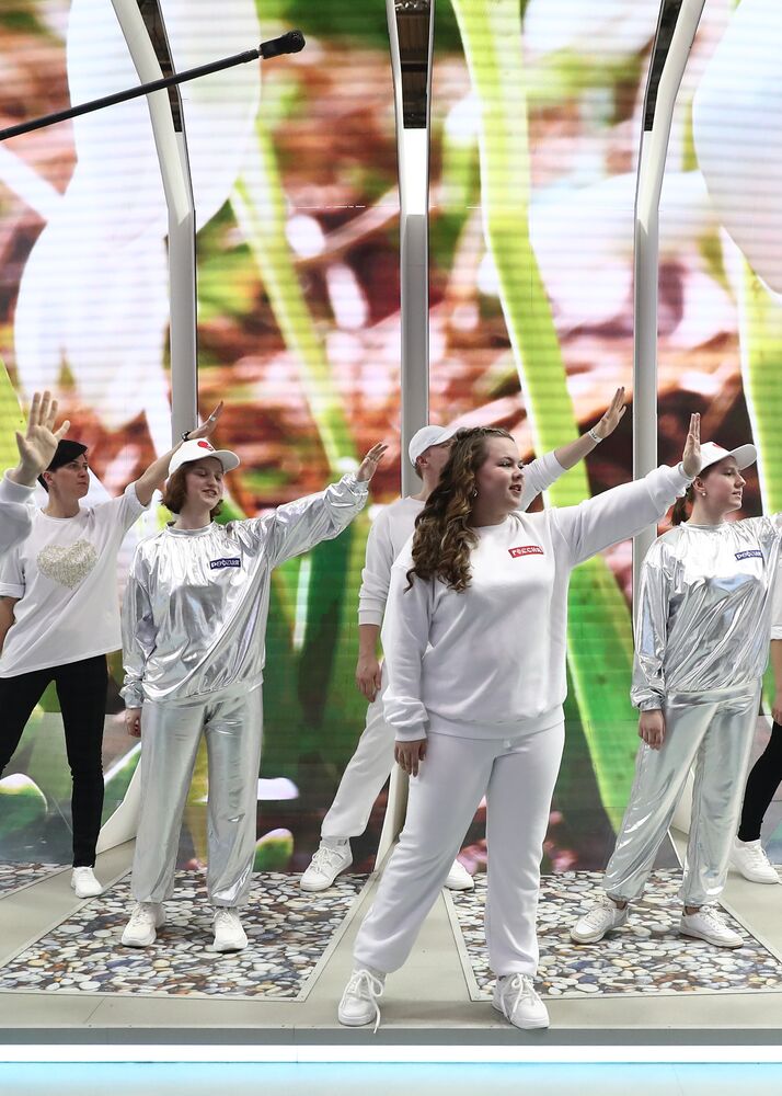 RUSSIA EXPO. The Beautiful Afar dance flashmob